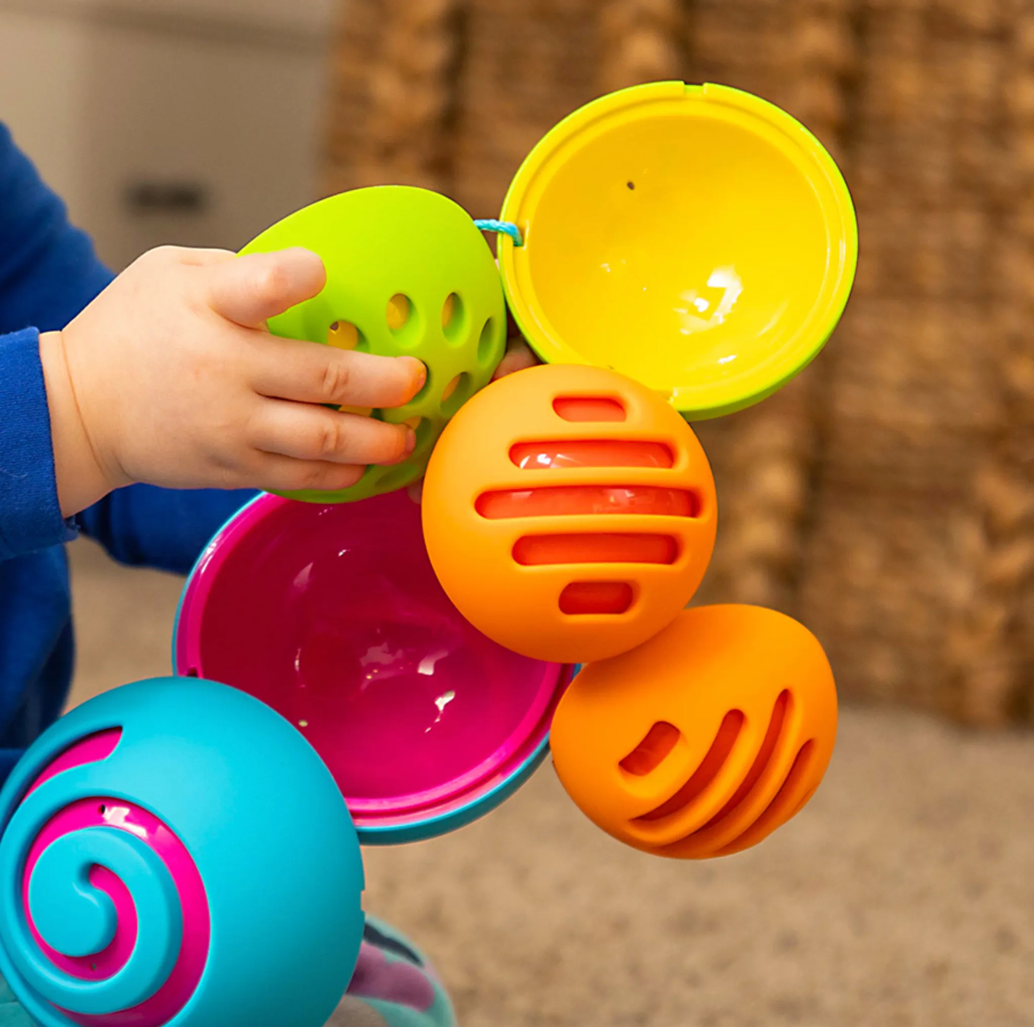 Fat Brain Toys® OombeeBall